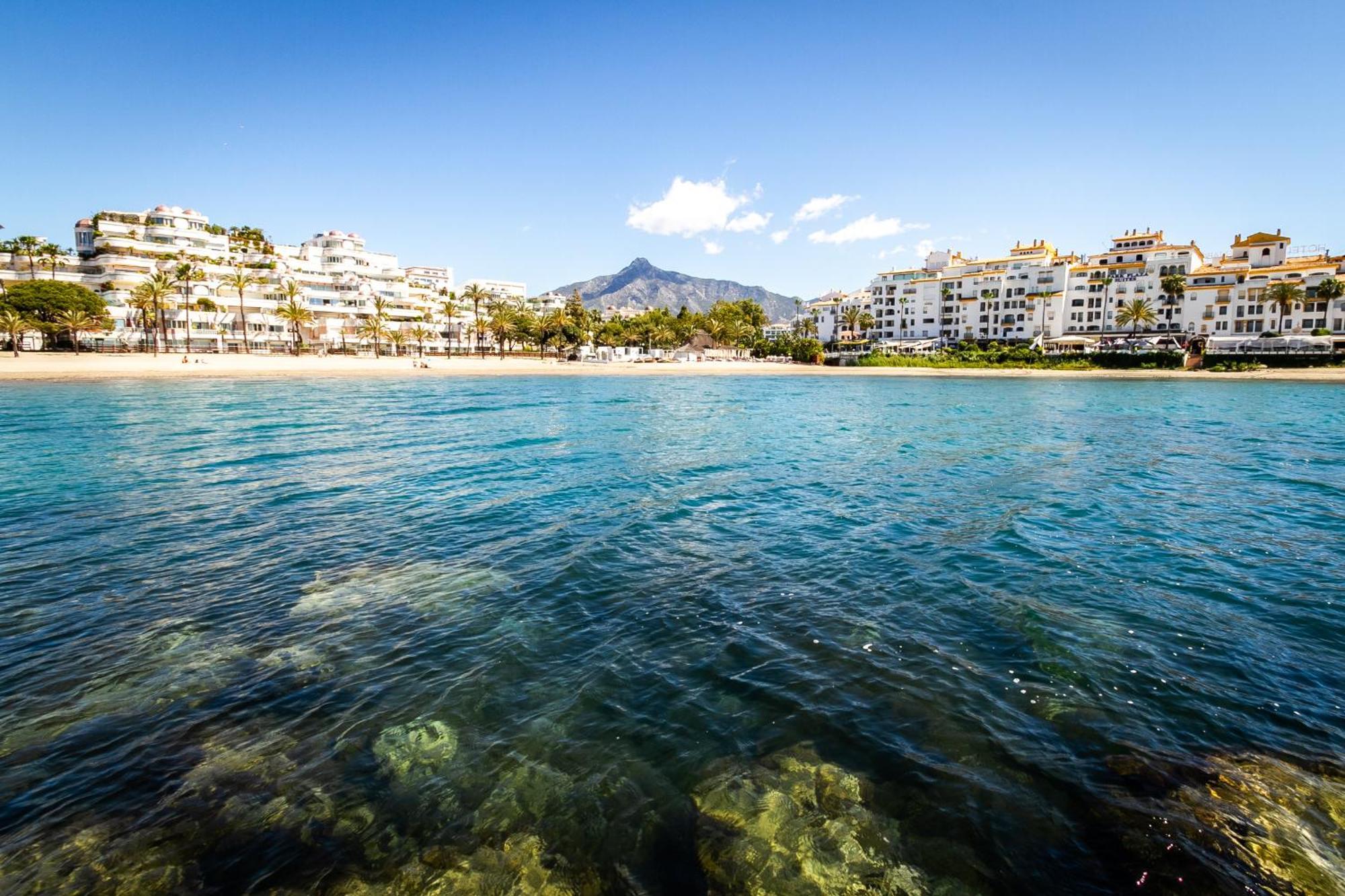 Marbella Banus Suites - Lily Playas Del Duque Banus Beach Apartment Exterior foto