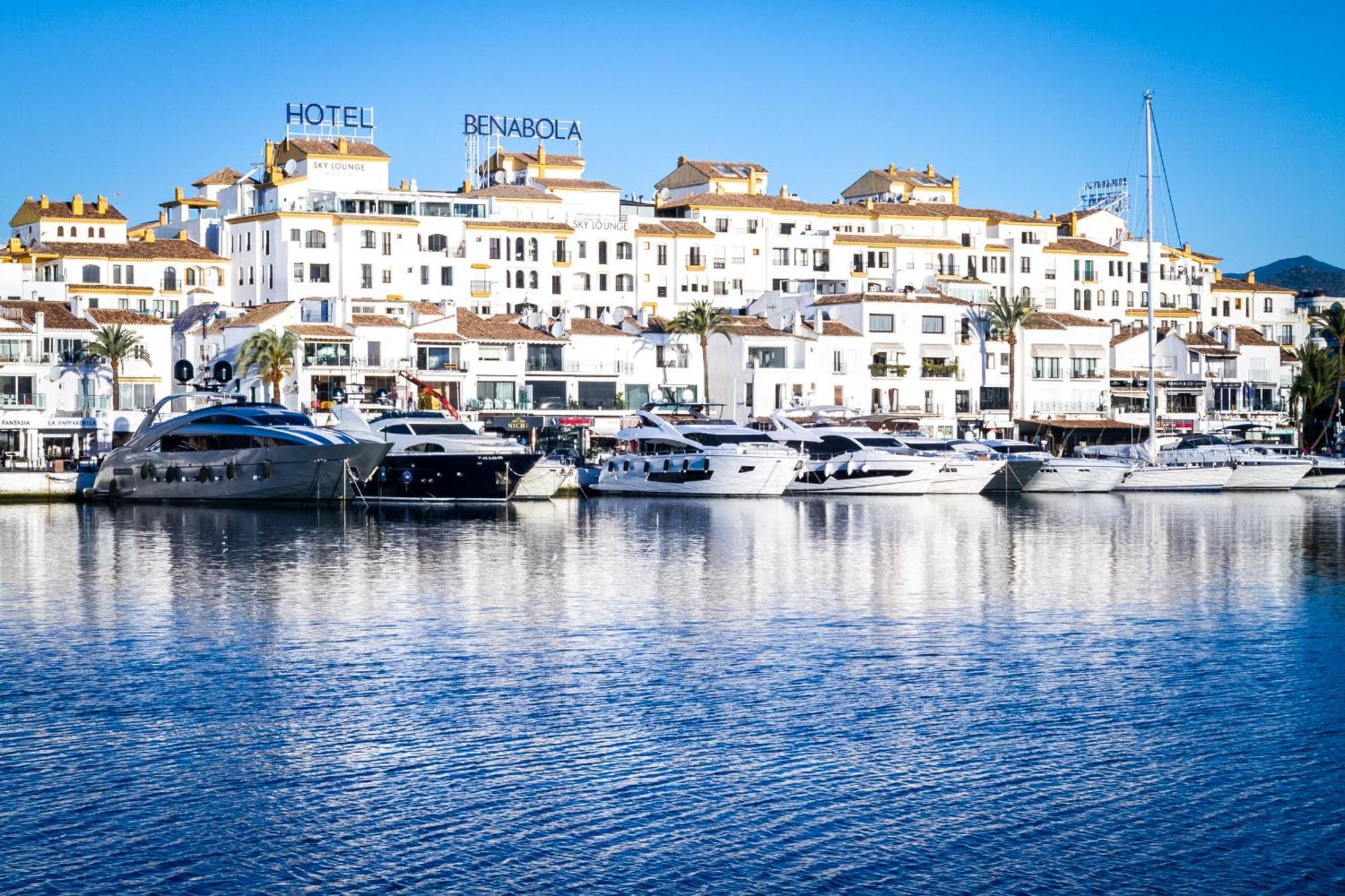 Marbella Banus Suites - Lily Playas Del Duque Banus Beach Apartment Exterior foto