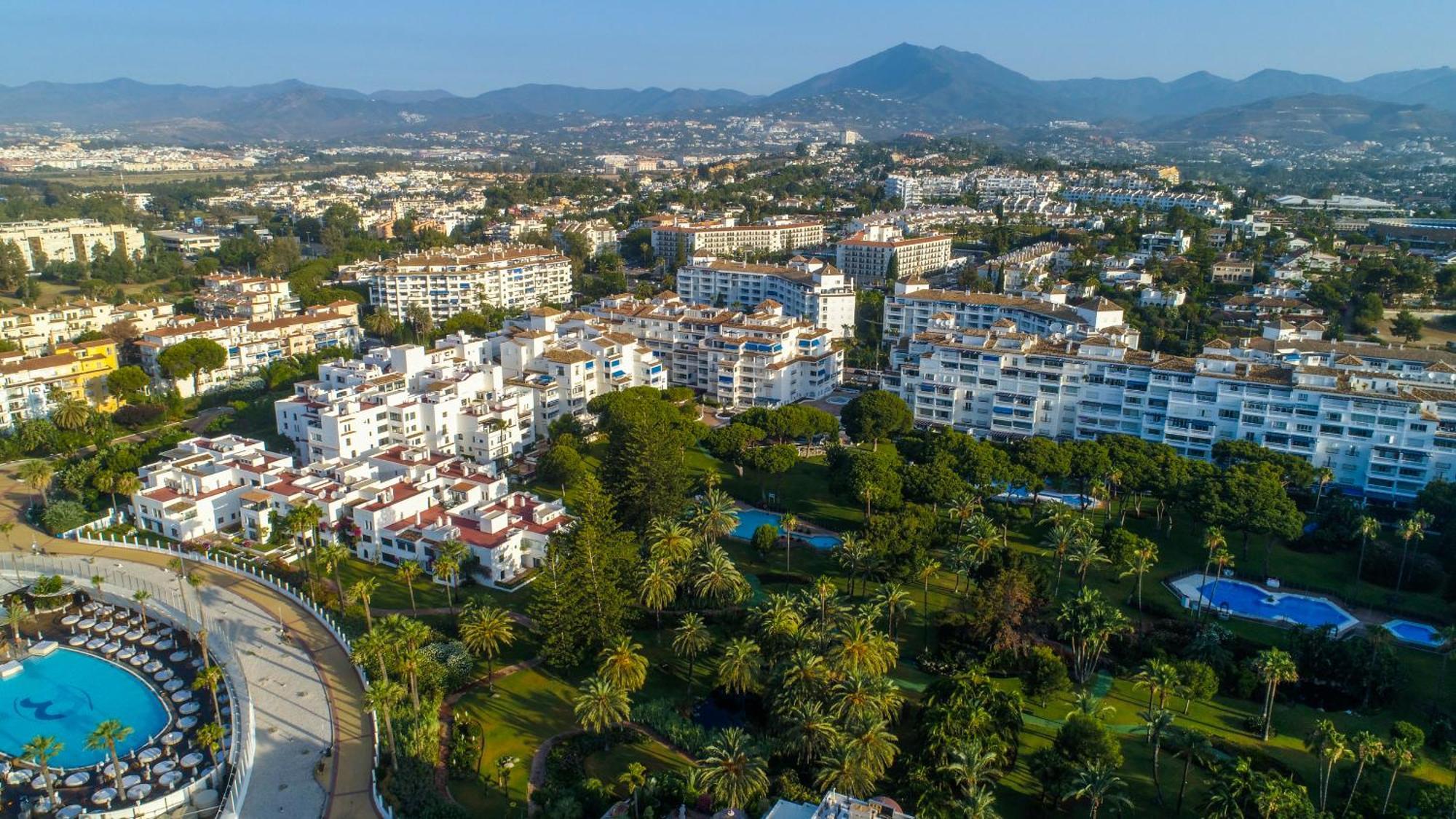Marbella Banus Suites - Lily Playas Del Duque Banus Beach Apartment Exterior foto
