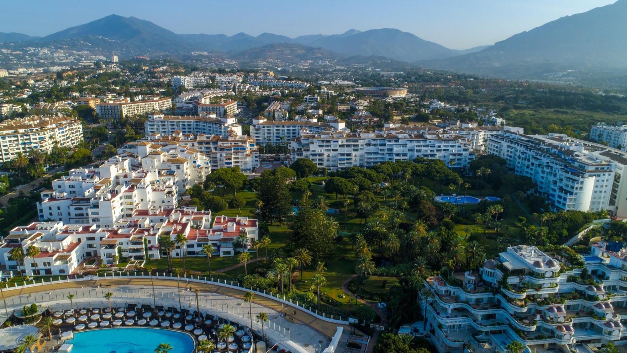 Marbella Banus Suites - Lily Playas Del Duque Banus Beach Apartment Exterior foto